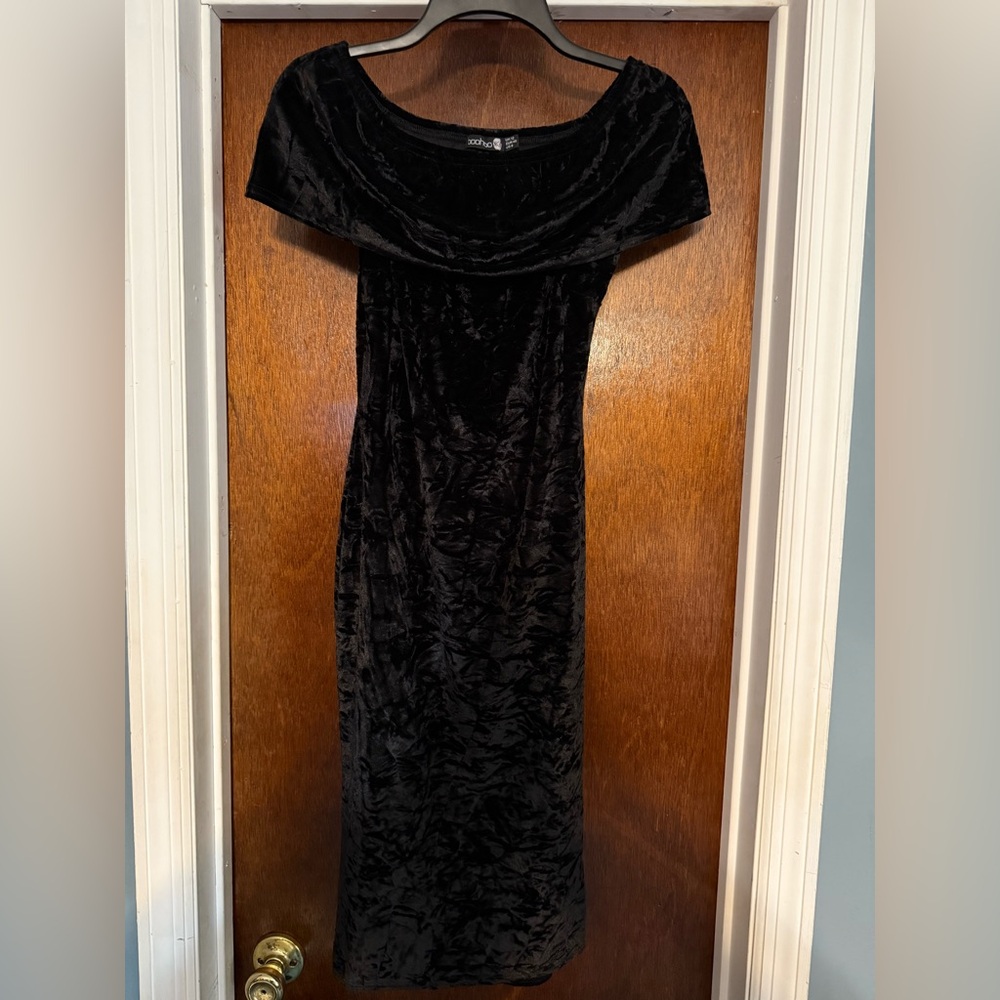 Boohoo Elegant Black Velvet Dress